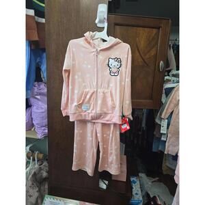 4t brand new hello, kitty tracksuit, item 271